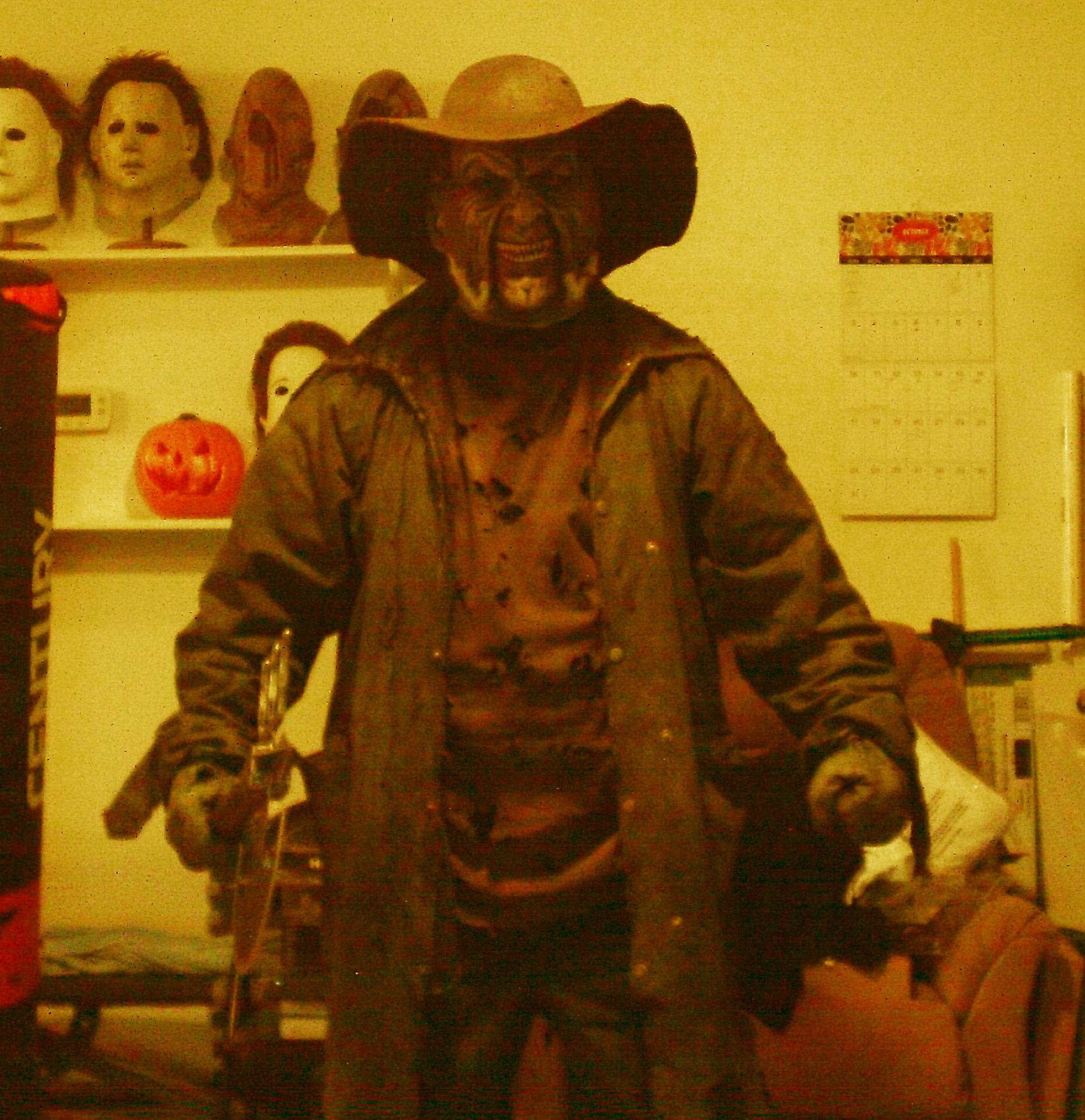 Life-Sized Homemade Jeepers Creepers Costume  (TheCreeper)