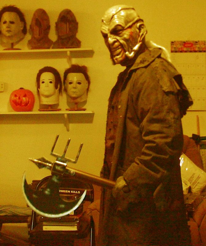 Life-Sized Homemade Jeepers Creepers Costume  (TheCreeper)