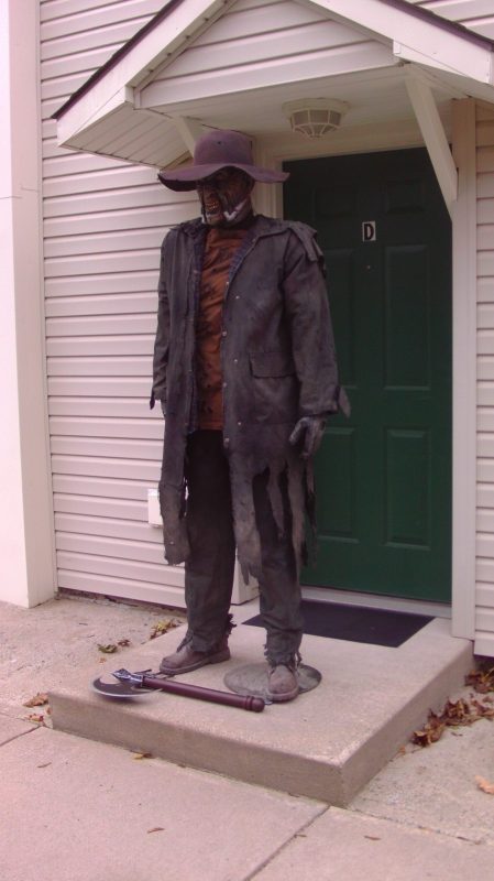 Life-Sized Homemade Jeepers Creepers Costume  (TheCreeper)